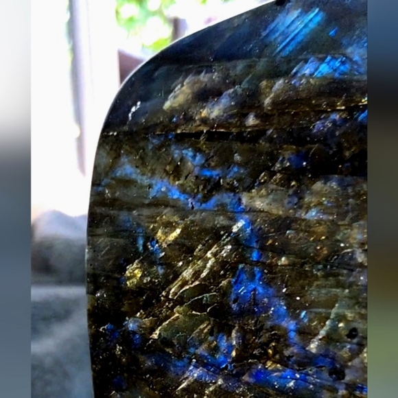 Big Bright Beauty! Large Labradorite Free-form - Picture 13 of 17